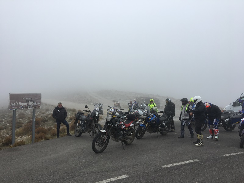 Viaggio moto Andalusia nebbia gruppo moto